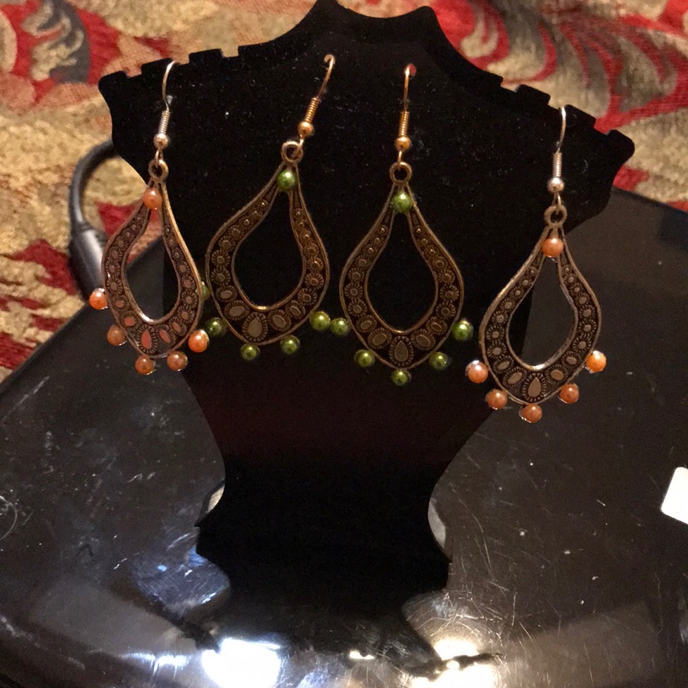 Earring - Picture 4 of 8